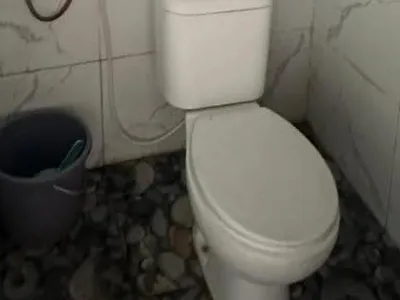 Kamar mandi dalam bersih dan higienis Kost Bagus Stan